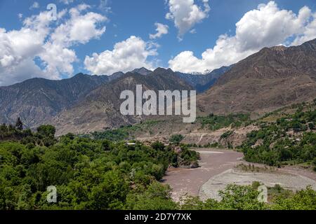Photos de paysages de montagnes et de vallées de Chitral Khyber Pakhtunkhwa , Pakistan Banque D'Images