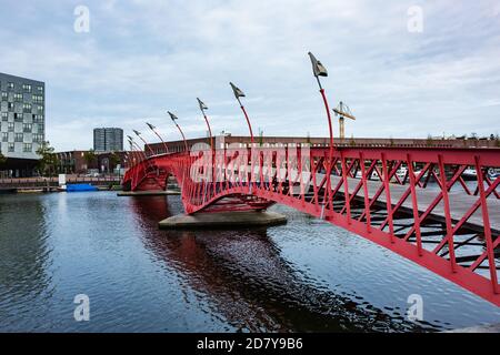 Pont Red Python à Amsterdam, pays-Bas. Banque D'Images