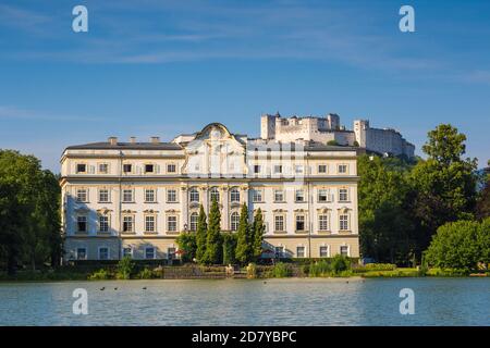 Autriche, Salzbourg, lac Leopoldskroner Weiher, palais Leopoldskron Banque D'Images