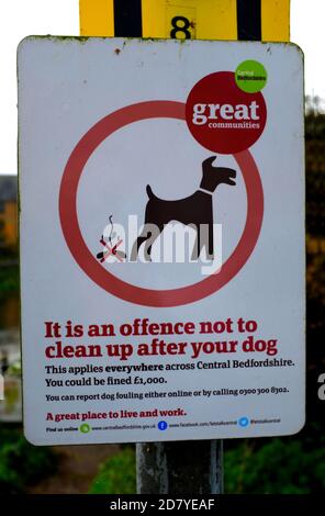 Nettoyez après votre signe de chien en Angleterre Banque D'Images