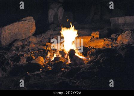 Caractéristique géographique des flammes éternelles à Yanartas, 'Flaming Stone', l'inspiration pour la cheminée de feu dans l'ILLiad d'Homer. Vallée d'Olympos Banque D'Images
