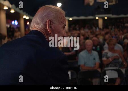 2020 l'ancien vice-président démocrate à espoir présidentiel Joe Biden assiste au dîner de l'escadre Ding le 9 août 2019 à Clear Lake, Iowa. Le dîner est devenu un incontournable pour les espoirs présidentiels démocrates devant le caucus de l'Iowa. Crédit : Alex Edelman/l'accès photo Banque D'Images