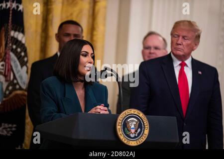 Kim Kardashian West parle lors d'un événement sur l'embauche de la deuxième chance dans la salle est de la Maison Blanche à Washington, D.C., le 13 juin 2019. Le président américain Donald Trump a également pris la parole au cours de l'événement qui a porté sur la possibilité pour les détenus réformés de réussir après leur sortie de prison. Crédit : Alex Edelman/l'accès photo Banque D'Images