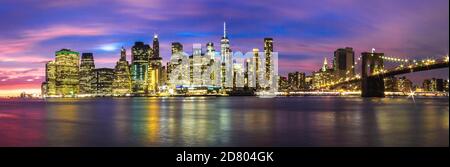 New York, États-Unis - 10 octobre 2017 - Skyline du centre-ville de Manhattan, New York City, avec gratte-ciel et pont de Brooklyn Banque D'Images