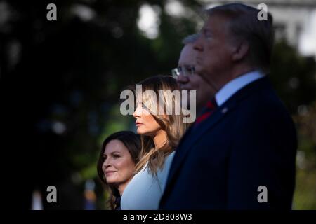 La première dame des États-Unis Melania Trump regarde pendant la visite d'État du Premier ministre australien Scott Morrison et de sa femme Jenny comme la conduite d'une visite d'État officielle à la Maison Blanche le 9 septembre 2019 à Washington, D.C. Credit: Alex Edelman/The photo Access Banque D'Images