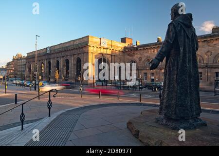 La gare centrale de Newcastle se trouve sur Neville Street dans le centre-ville de Newcastle upon Tyne, Tyne et Wear dans le nord-est de l'Angleterre. Banque D'Images