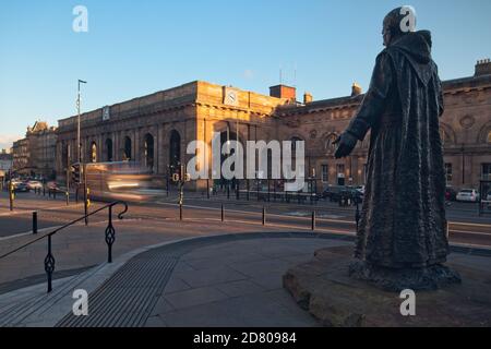 La gare centrale de Newcastle se trouve sur Neville Street dans le centre-ville de Newcastle upon Tyne, Tyne et Wear dans le nord-est de l'Angleterre. Banque D'Images