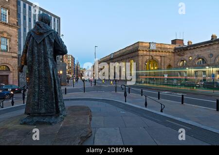 La gare centrale de Newcastle se trouve sur Neville Street dans le centre-ville de Newcastle upon Tyne, Tyne et Wear dans le nord-est de l'Angleterre. Banque D'Images