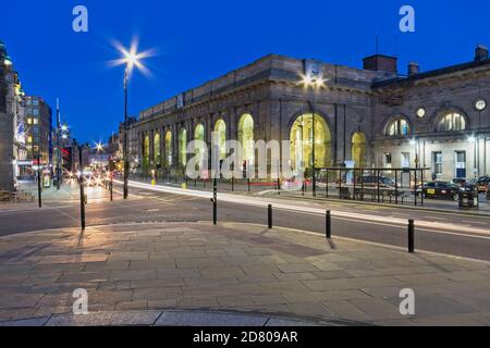 La gare centrale de Newcastle se trouve sur Neville Street dans le centre-ville de Newcastle upon Tyne, Tyne et Wear dans le nord-est de l'Angleterre. Banque D'Images