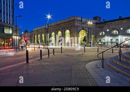 La gare centrale de Newcastle se trouve sur Neville Street dans le centre-ville de Newcastle upon Tyne, Tyne et Wear dans le nord-est de l'Angleterre. Banque D'Images