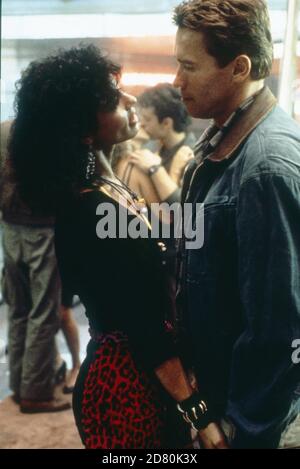 Total Recall Year : 1990 USA Directeur : Paul Verhoeven Rachel Ticotin, Arnold Schwarzenegger Banque D'Images