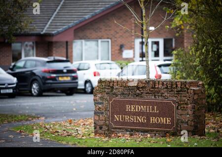 Redmill Nursing Home à East Whitburn, West Lothian, qui est exploité par HC-One où 14 personnes ont perdu la vie durant l'éclosion du coronavirus au cours du dernier mois, et où 35 résidents et 20 membres du personnel ont été confirmés comme étant des cas positifs. Banque D'Images