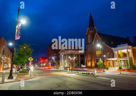 Main Street United Methodist Church la nuit dans le centre-ville de Nashua, New Hampshire, NH, États-Unis. Banque D'Images