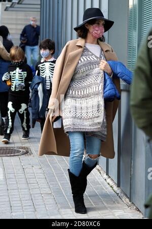 Pozuelo, Espagne. 26 octobre 2020. La présentatrice Sara Carbonero et ses fils Lucas et Martin Casillas à Madrid le lundi 26 octobre 2020. Credit: CORMON PRESSE/Alamy Live News Banque D'Images