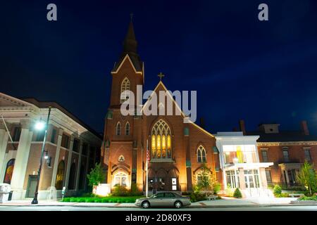 Main Street United Methodist Church la nuit dans le centre-ville de Nashua, New Hampshire, NH, États-Unis. Banque D'Images