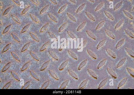 Ancienne plaque métallique à motif relevé, Banque D'Images