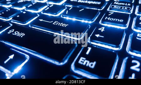 Clavier néon avec bouton entrée. Concentrez-vous sur le . Banque D'Images