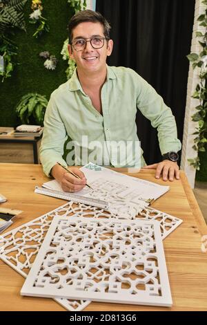 portrait de designer d'entreprise sur votre bureau Banque D'Images