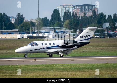 Kiev, Ukraine - 4 septembre 2020 : le Cessna 525 CitationJet M2 débarque à l'aéroport Banque D'Images