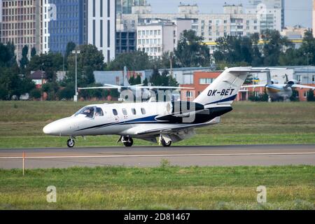 Kiev, Ukraine - 4 septembre 2020 : le Cessna 525 CitationJet M2 débarque à l'aéroport Banque D'Images