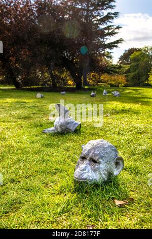La sculpture de Patrick Goddard « humains-animaux-Monstres » à Frieze Sculpture 2020 à Regent's Park, Londres, Royaume-Uni Banque D'Images