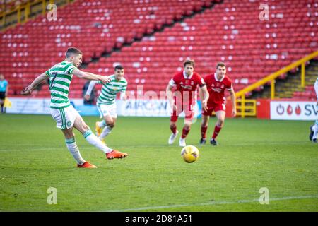 Le Celtic Ryan Chirstie s'est fixé le but lors du match Scottish Premiership au Pittodrie Stadium, à Aberdeen. Banque D'Images