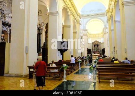 Assisi - août 2019 : intérieur de la cathédrale San Rufino Banque D'Images