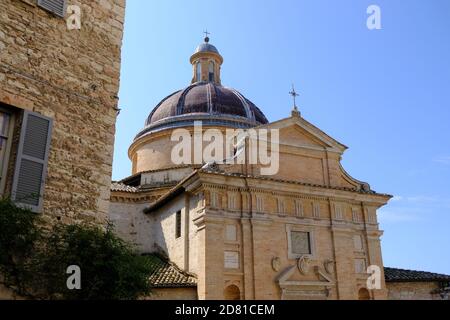 Assisi - août 2019 : extérieur de la maison Chiesa Nuova et San Francesco Banque D'Images