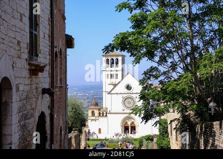 Assise - août 2019 : extérieur de la basilique de San Francesco Banque D'Images