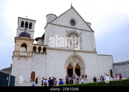 Assise - août 2019 : extérieur de la basilique de San Francesco Banque D'Images