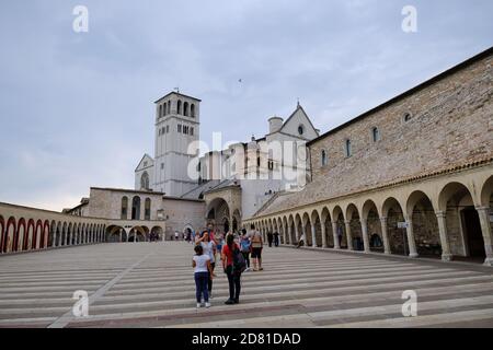 Assise - août 2019 : extérieur de la basilique de San Francesco Banque D'Images