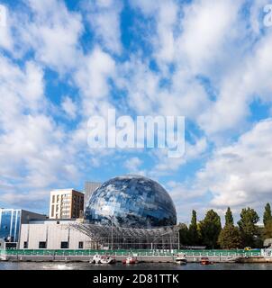 Le Musée Complex Planet Ocean, le Musée de l'océan mondial, la construction du globe de verre, Kaliningrad, Russie, 29 septembre 2020 Banque D'Images