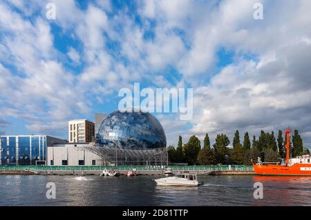 Le Musée Complex Planet Ocean, le Musée de l'océan mondial, la construction du globe de verre, Kaliningrad, Russie, 29 septembre 2020 Banque D'Images