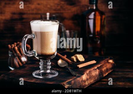Café irlandais en verre Banque D'Images