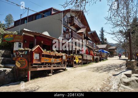 La Cummbrecita, Cordoue, Argentine - 2020: Vue sur la rue principale de cette ville touristique dans les montagnes. Banque D'Images