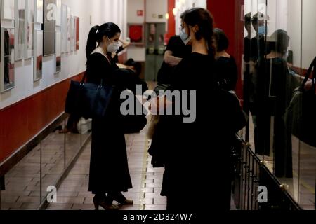 Madrid, Espagne; 26/10/2020.- Centro de Arte Flamenco y Danza Española Amor de Dios poursuit ses activités de diffusion et d'apprentissage avec les mesures qui correspondent à la deuxième vague de la pandémie Covid-19.les activités culturelles sont très touchées et tentent de survivre à Madrid, Dans cet espace, il y a aussi l'exposition sur le 'cantaor' Enrique Morente du 15 octobre au 20 décembre 2020 dans le cadre du festival Suma Flamenca 2020. Photo: Juan Carlos Rojas/Picture Alliance | utilisation dans le monde entier Banque D'Images