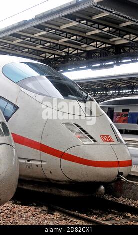 TRAIN allemand ICE à la gare du Nord, Paris, France Banque D'Images