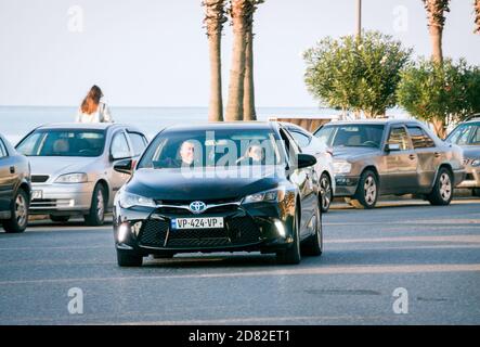 Batumi. Géorgie - 11 octobre 2020 : Toyota Camry dans les rues de Batumi Banque D'Images