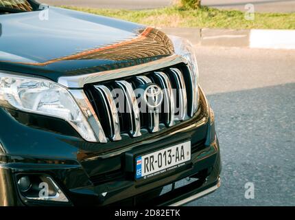 Batumi. Géorgie - 14 octobre 2020 : Toyota Highlander dans les rues de Batumi Banque D'Images