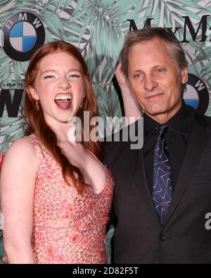 LOS ANGELES - 24 FÉVRIER : Annalise Basso, Viggo Mortensen à la 10e soirée de cocktail annuelle des femmes en film pré-Oscar à la Nightingale Plaza le 24 février 2017 à Los Angeles, CA Banque D'Images