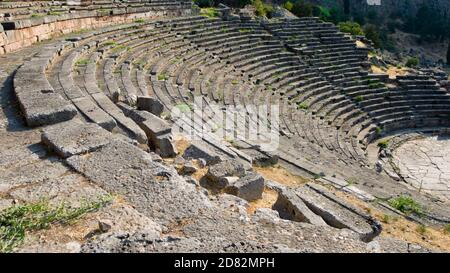 Sièges d'audience dans un théâtre grec d'oracle Delphi Banque D'Images