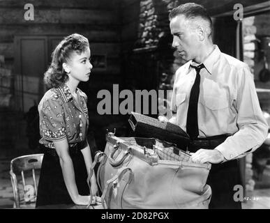 IDA LUPINO et HUMPHREY BOGAART en SIERRA 1941 réalisateur RAOUL WALSH scénario JOHN HUSTON et W.R.BURNETT roman W.R.BURNETT Warner Bros. Banque D'Images