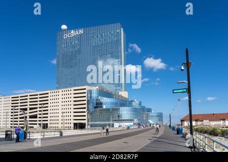 Atlantic City, NJ - 6 octobre 2020 : Ocean est le casino le plus au nord de la promenade. La tour d'hôtel d'Ocean Casino Resort est la plus haute structure d'ATL Banque D'Images