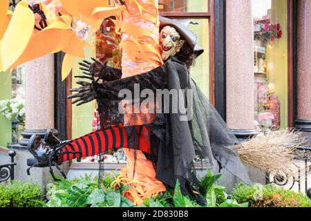 Londres, Royaume-Uni. 25 octobre 2020. Installation en extérieur pour Halloween Thomas Goode & Co. Fabriqué par Goode Flowers. Crédit: Waldemar Sikora Banque D'Images