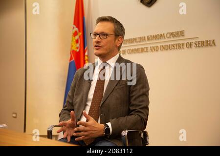 Belgrade, Serbie. 22 octobre 2020. Mihailo Vessovic, directeur de la Division des analyses stratégiques, des services et de l'internationalisation de la Chambre serbe de commerce et d'industrie (PKS), est interviewé par Xinhua à Belgrade (Serbie) le 22 octobre 2020. Malgré les défis posés par la pandémie COVID-19, la Serbie attend avec impatience de présenter ses produits à la prochaine China International Import Expo (CIIE) à Shanghai dans le but d'étendre ses exportations, a déclaré Mihailo Vessovic à Xinhua dans une récente interview. Credit: Shi Zhongyu/Xinhua/Alay Live News Banque D'Images