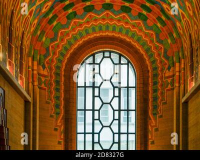 Plafond voûté en tonneau et fenêtre à l'intérieur du bâtiment art déco Guardian à Detroit, Michigan Banque D'Images