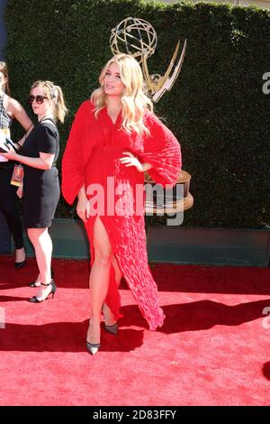 LOS ANGELES - 30 avril : Daphne Oz au 44e Prix Emmy de jour - arrivées à l'Auditorium civique de Pasadena le 30 avril 2017 à Pasadena, CA Banque D'Images