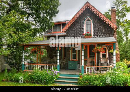 Martha's Vineyard, ma - 5 juillet 2020: Carpenter Gothic Cottages avec style victorien, garniture en pain d'épice dans Oak Bluffs sur Martha's Vineyard, Massachuse Banque D'Images