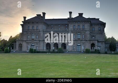 Le Breakers est un manoir Vanderbilt situé sur l'avenue Ocher point, Newport, Rhode Island Banque D'Images