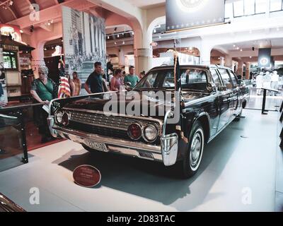 1961 Lincoln Continental que John F Kennedy a été tourné à l'intérieur Pendant que vous montez dans un défilé à Dallas à la Musée Henry Ford Banque D'Images